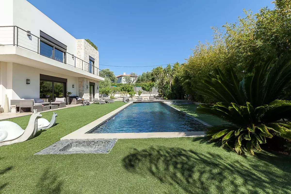 Private villa with heated pool in Antibes, Mediterranean Coast (France)
