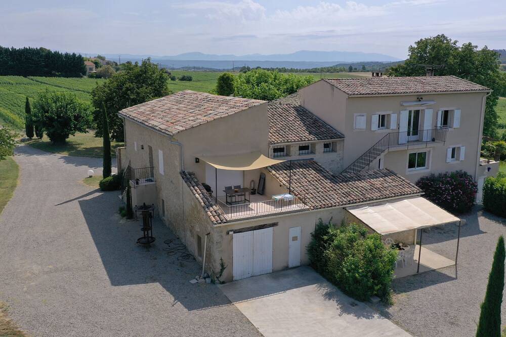 Apartamento entero, Apartamento 4 personas en casa de campo provenzal en el corazón del Luberon in Forcalquier, Parque natural regional del Luberon