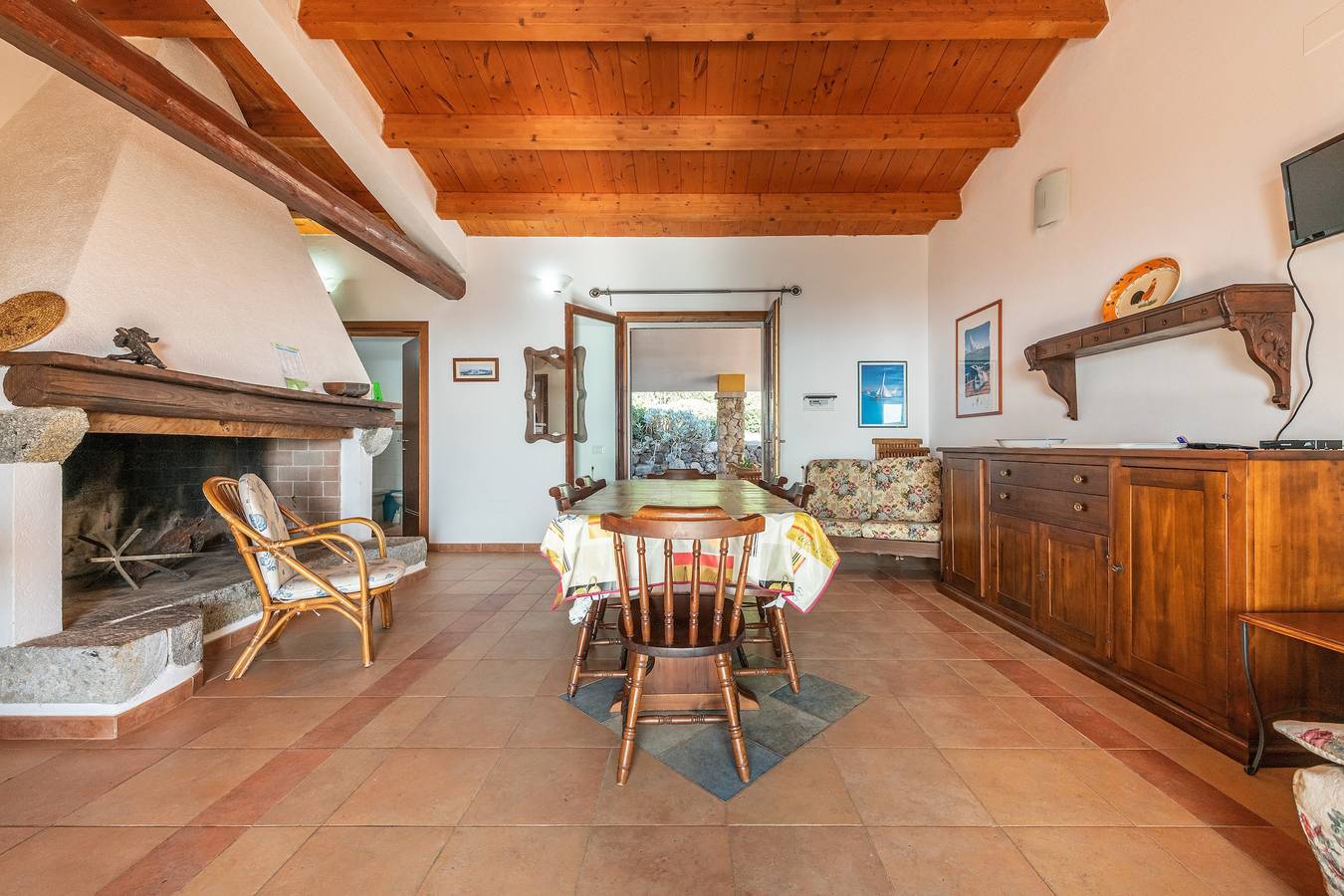 Villa Camilla with Sea View, Private Terraces, Garden & Balcony in Sant'Antioco