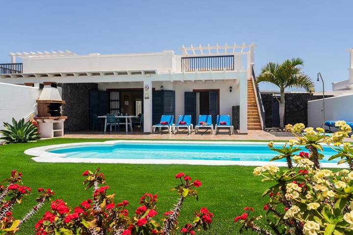 Chalet para 4 personas, con jardín y piscina en Playa Blanca
