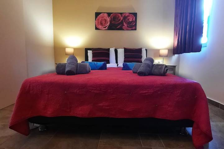 5-bedroom villa with heated pool, sea and mountain views, 5 minutes from the center of town in Lasithi
