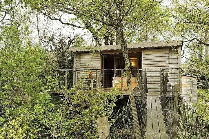 Gîte pour 2 personnes, avec jardin ainsi que jacuzzi et balcon à Brassac
