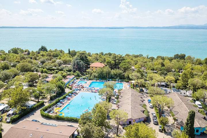 Camping per 4 persone, con Terrazza e Piscina a Bardolino