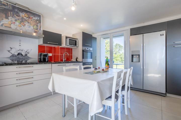 Holiday Home 'Corps de Ferme au Calme' with Garden in Meslan, Pontivy region
