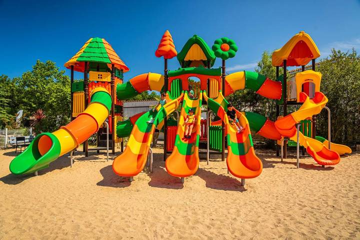 Camping pour 6 personnes, avec sauna ainsi que terrasse et piscine, animaux acceptés à Saint-Georges-d'Oléron - 3