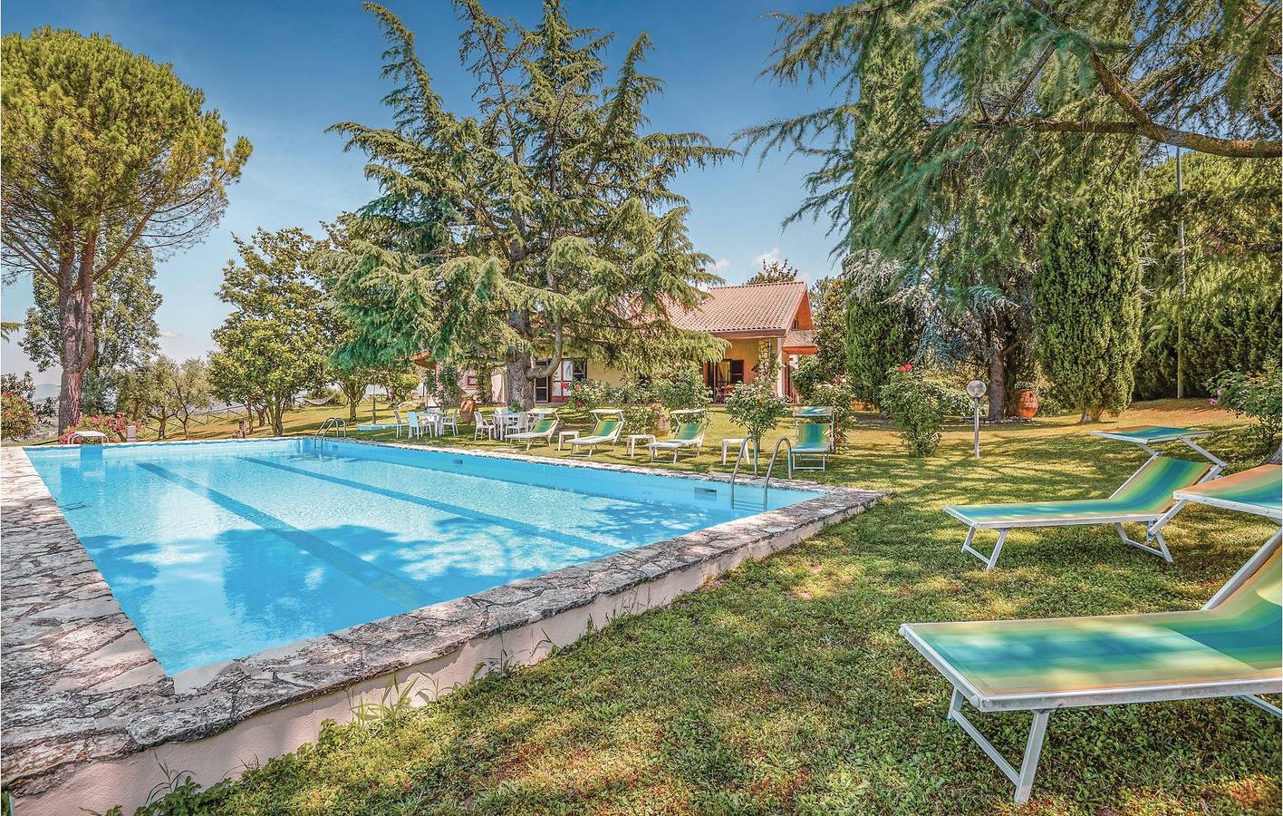 Appartement confortable avec piscine et parking, à 1 km de Montopoli di Sabina in Montopoli di Sabina, Province de Rieti