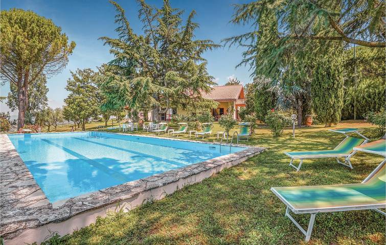 Gemütliche Wohnung mit Pool und Parkplatz, 1 km von Montopoli di Sabina entfernt in Montopoli di Sabina, Rieti Provinz