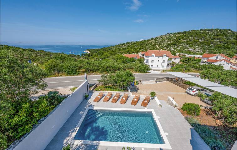 Gîte pour 6 personnes, avec terrasse dans Murter - 4