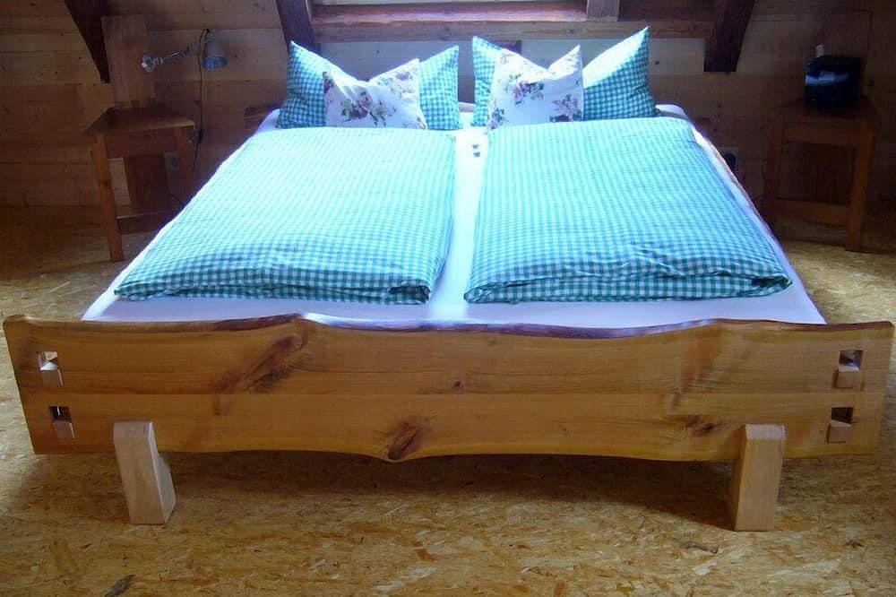 Ganze Wohnung, Großes Nest | Fewo für 4 Personen mit Möbeln aus eigener Werkstatt in Creglingen, Taubertal