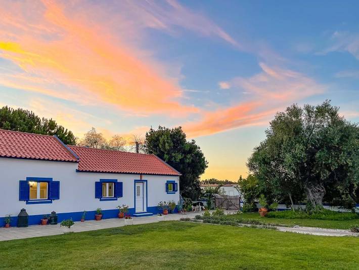 Gîte pour 4 personnes, avec Terrasse et Jardin ainsi que Bassin pour enfant et Piscine dans Santo Estevão