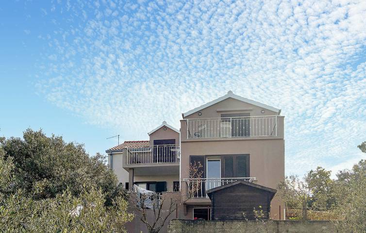 Ganze Ferienwohnung, Modernes 2-Zimmer-Apartment mit Pool, WLAN und Terrasse in der Nähe der Küste von Grohote in Šolta (Split-Dalmatien), Rogac