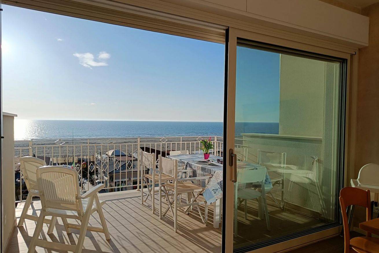 Geheel appartement, Vakantieappartement voor 6 personen met uitzicht op zee in Lido di Camaiore, Italiaanse Rivièra