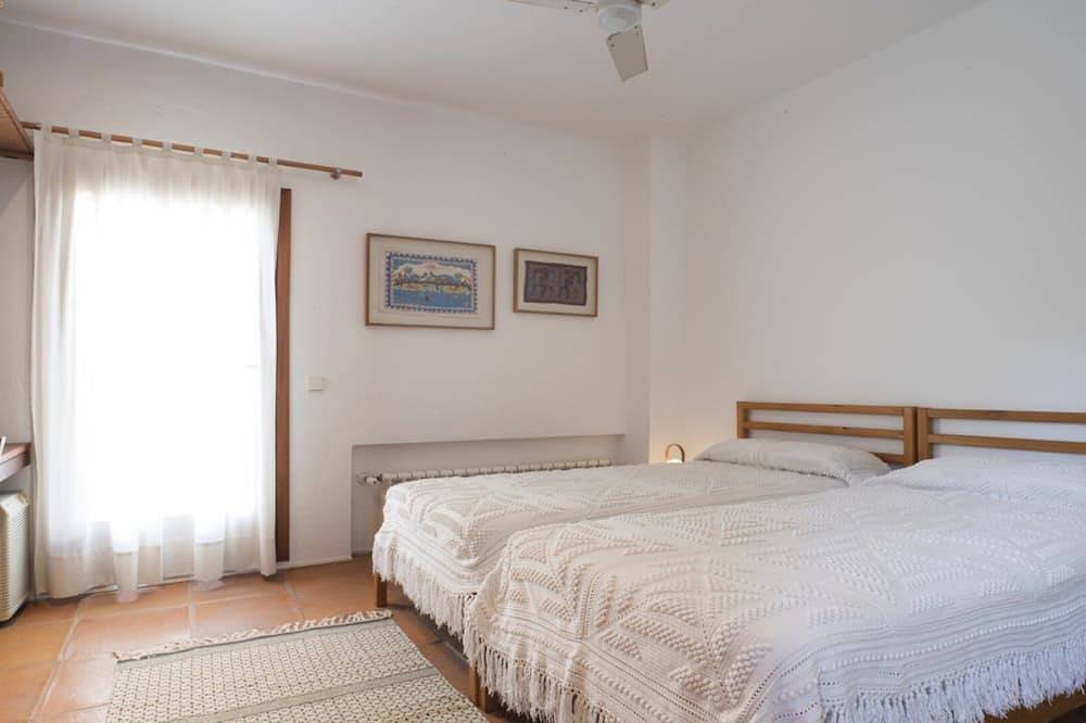 Exclusive 4 Bedroom Villa with Private Pool, Ibiza Villa 1262 in Sant Carles de Peralta, Santa Eulària des Riu