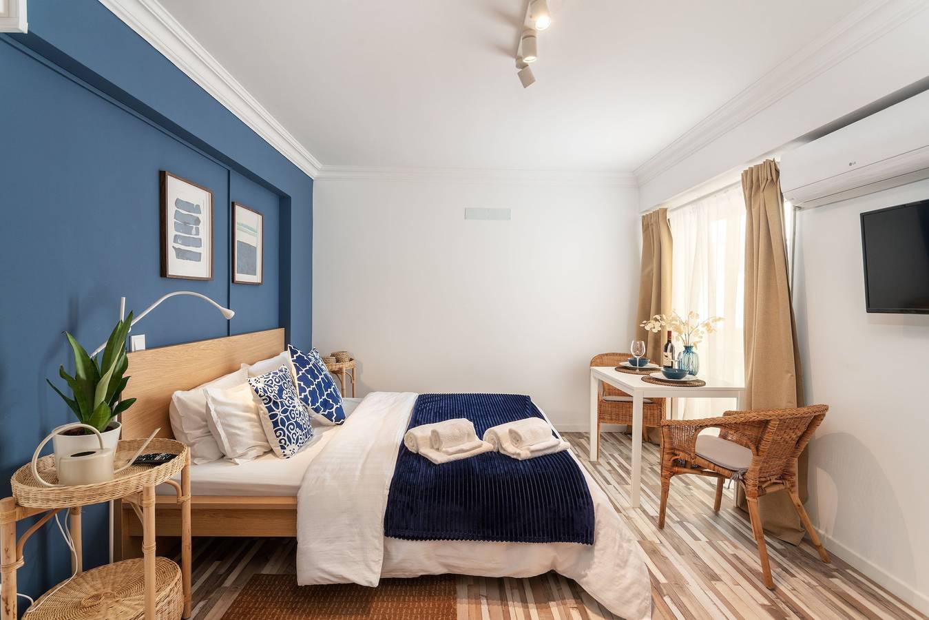 Ganzes Studio, Bnb Homes Bright Apartment 50 m walk from Beach in Praia da Rocha, Portimão