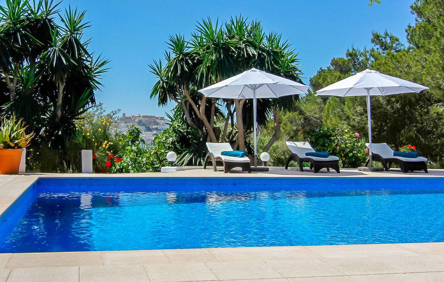 Sea View Apartment with Pool & Terrace, Parking, AC in Puig d'en Valls, Santa Eulària des Riu