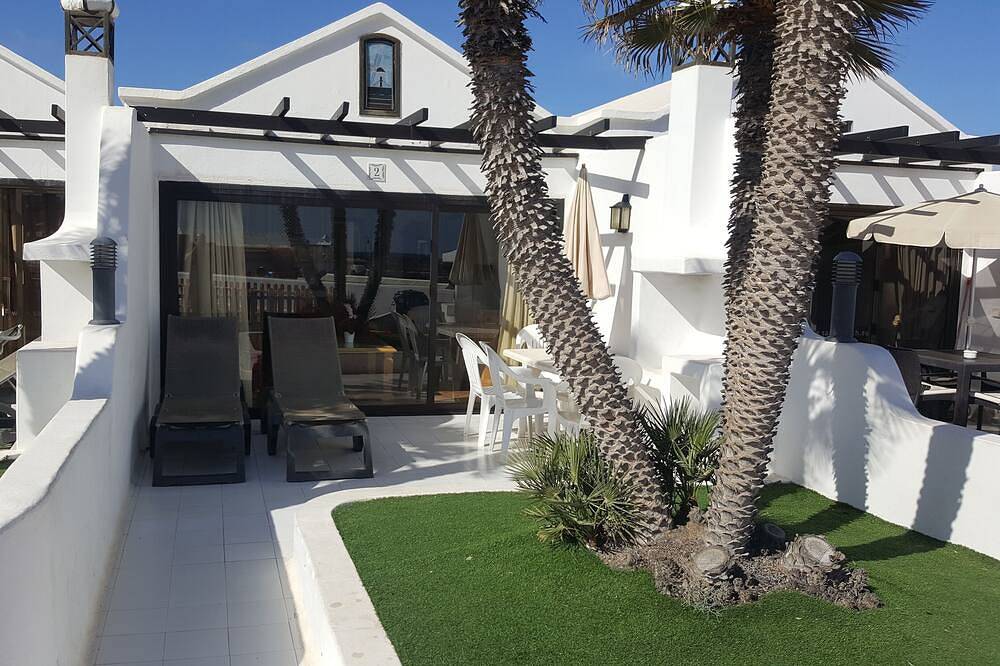 Pool-Villa am 4 Sterne Beachfront Complex in Costa Teguise, Teguise