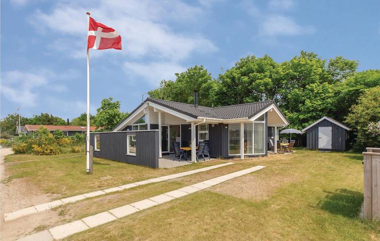 Ferieudlejning for 7 personer, med Terrasse og Have i Stillinge Strand
