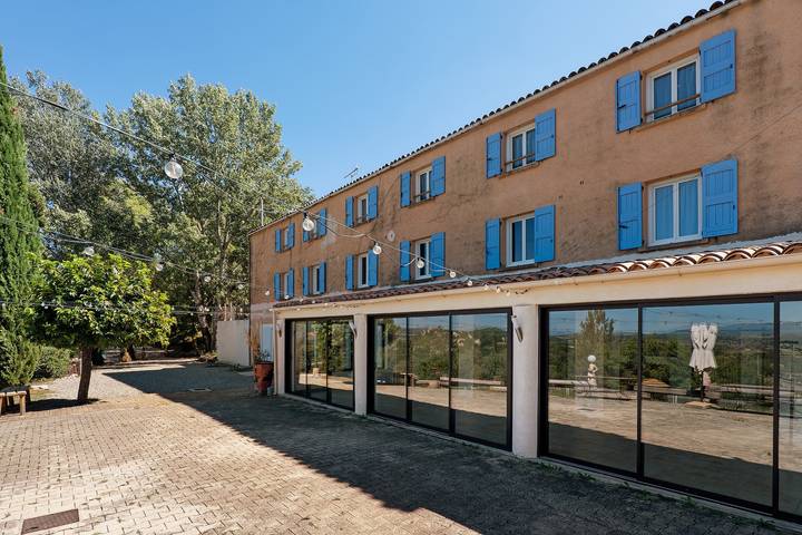 Apartment 'Bella Vista - La Belle Vie' with Mountain View, Shared Pool and Private Terrace in Dauphin, Parc naturel régional du Luberon
