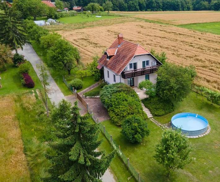 Location de vacances pour 4 personnes, avec Balcon et Terrasse ainsi que Jardin et Piscine dans Ormož