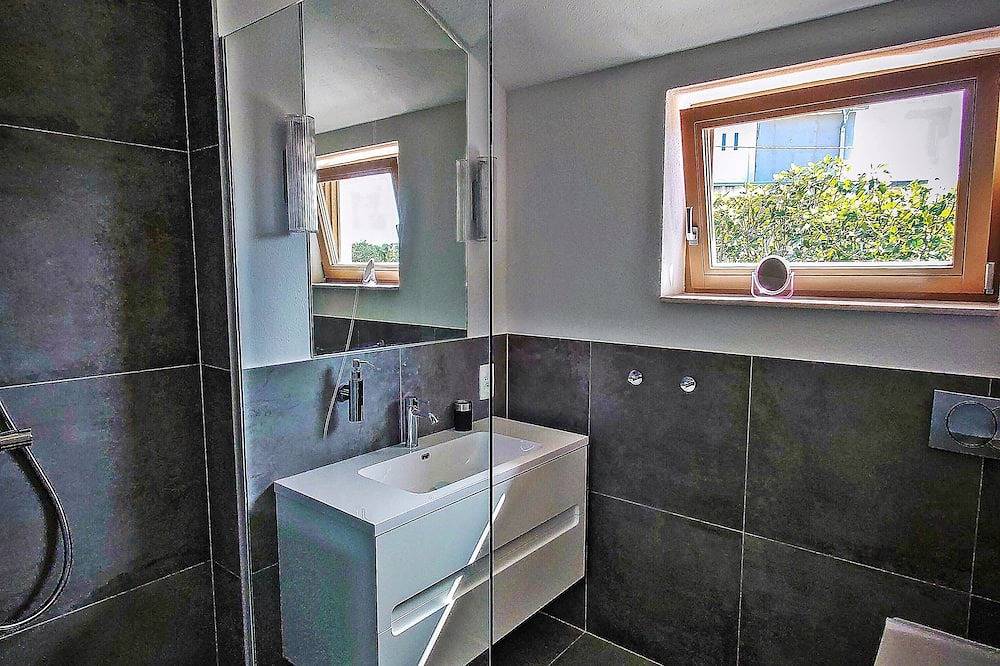 ➤Exklusives Ferienhaus „Villa Marumare“, Neubau 2021, Pool, nur 300 m zum Strand in Milna, Brac