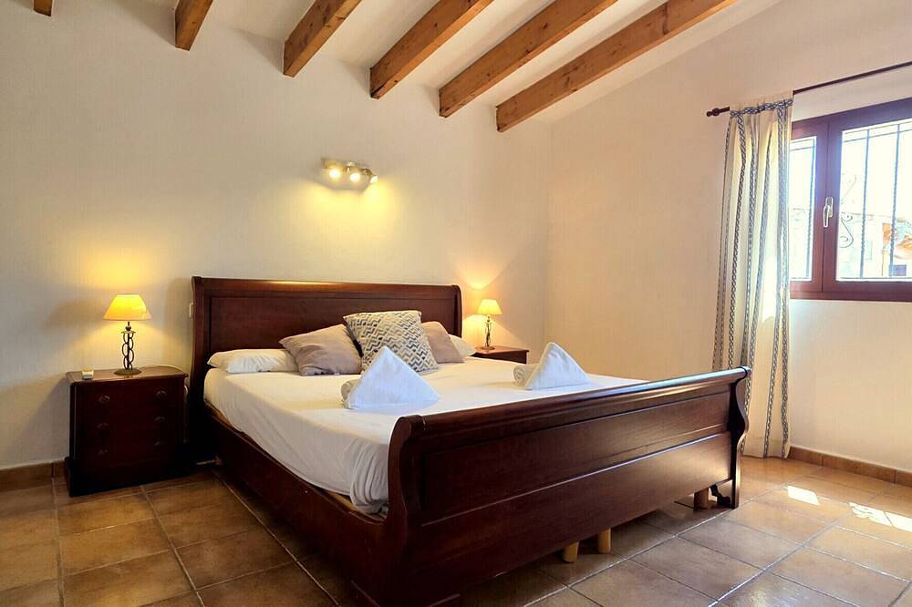 New Finca with swimming pool in Consell, Majorca Center