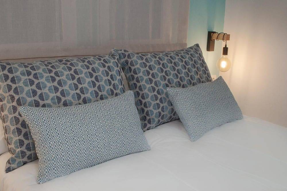 Apartamento entero, Moderno Piso de 2 Dormitorios con Balcón in El Barrio, Alicante