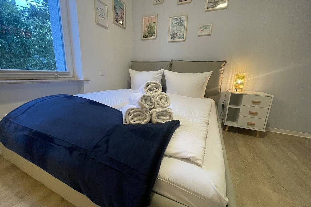 Ganze Wohnung, Vorstadtoase für 2 - nähe Ber mit Queensize-Bett, Netflix, eigenem Bad & Parken in Eichwalde, Dahme-Seengebiet