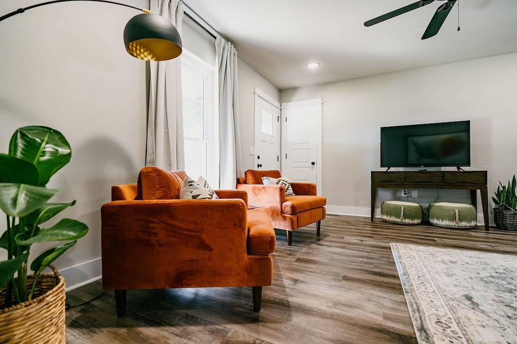 Best of Bentonville! Bike to Coler/Dwtn Square - Early check-in! in Bentonville, Ozark Mountains