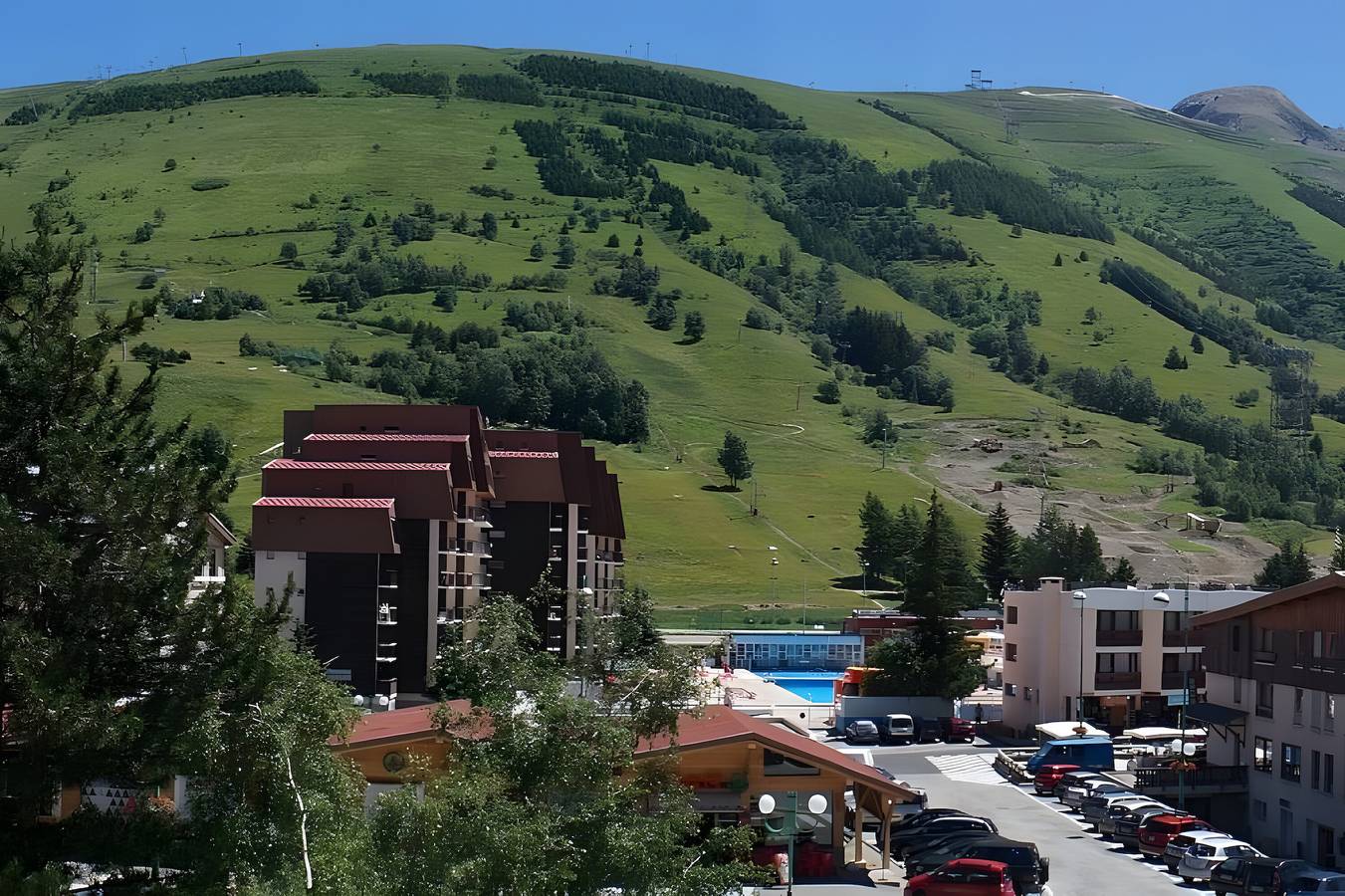 Apartamento entero, Apartamento 'Boutique Central Les 2 Alpes' con vistas a la montaña, balcón y Wi-Fi in Mont-de-Lans, Les Deux Alpes