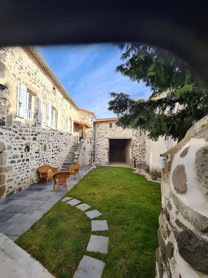 Location de vacances pour 7 personnes, avec balcon et jardin dans Augnat - 2