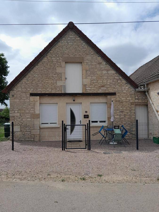 Gîte pour 4 personnes, avec jardin dans Breugnon