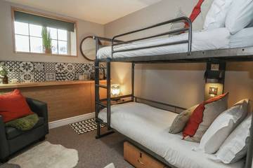Cottage for 16 People in Swansea region, Photo 1