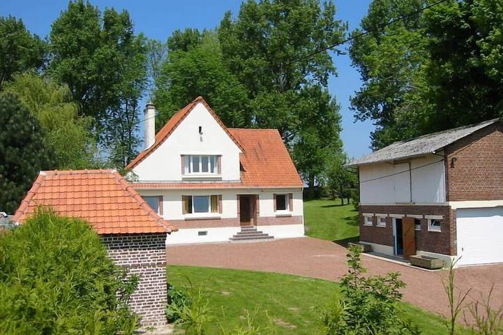 Gîte pour 11 personnes, avec jardin et terrasse à Vacqueriette-Erquières