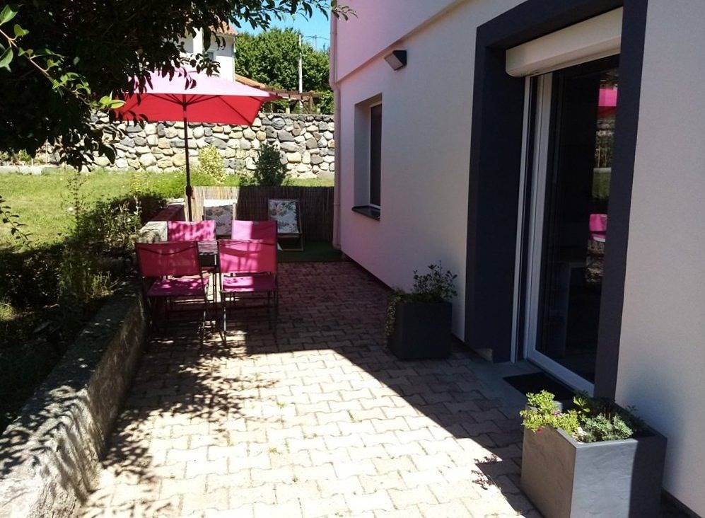 Gîte "le temps d'une pause", 3*, avec piscine in Coubon, Haute-Loire