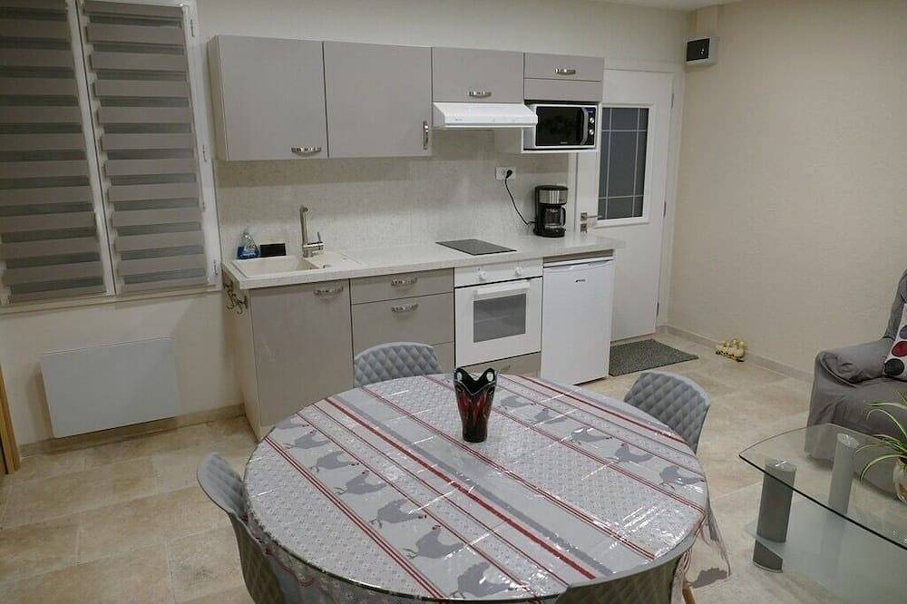 In the Luberon, indulge yourself with a private spa and sauna in Reillanne, Regionaler Naturpark Luberon