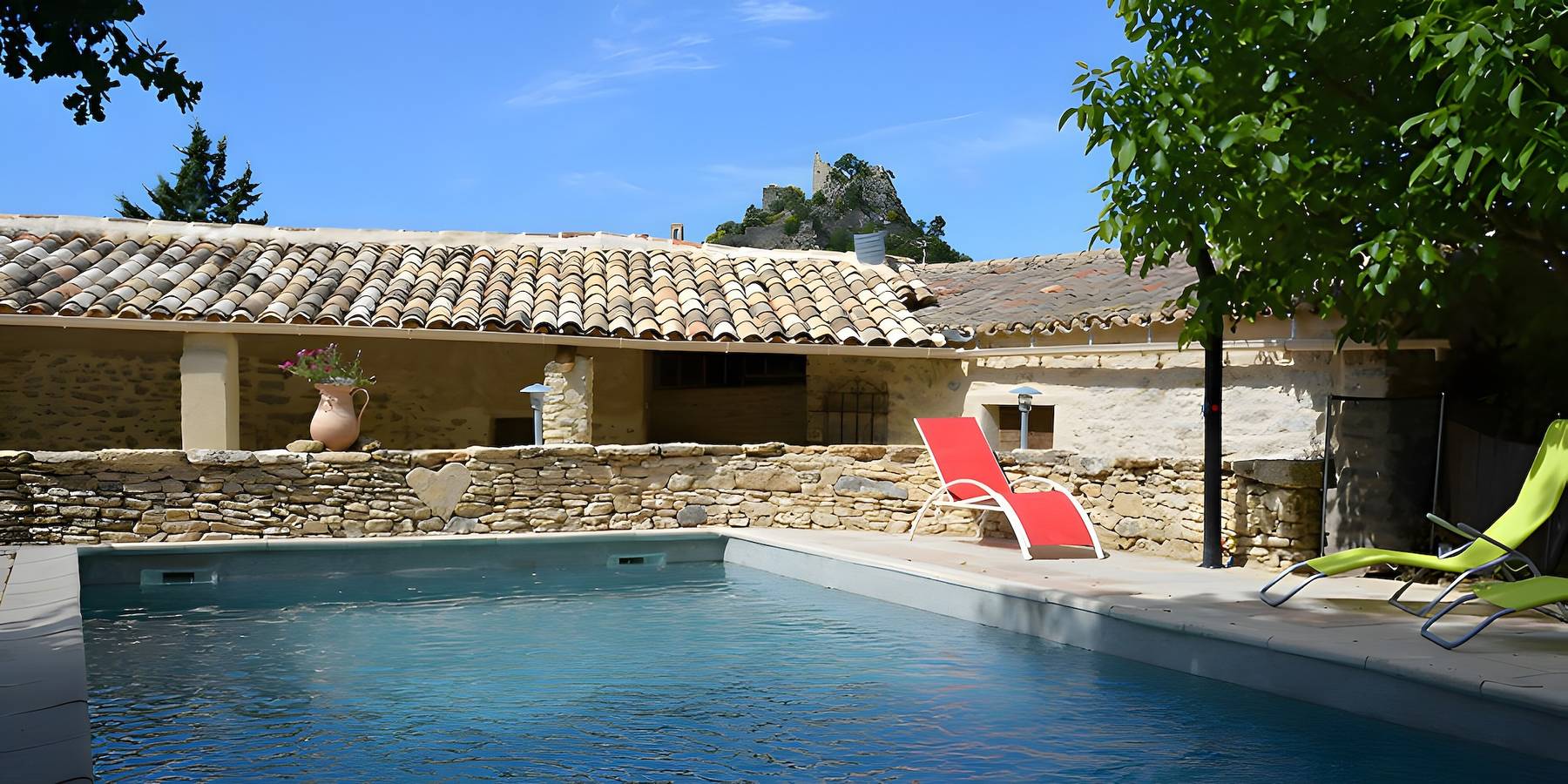 Gîte De L'harmonie à Entrechaux : vue montagne, Wi-Fi et climatisation in Entrechaux, Parc naturel régional du Mont-Ventoux