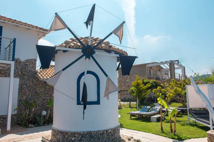 Διαμερίσματα διακοπών για 2 άτομα, με κήπο και μπαλκόνι καθώς και παιδική πισίνα στον Αρίλλα