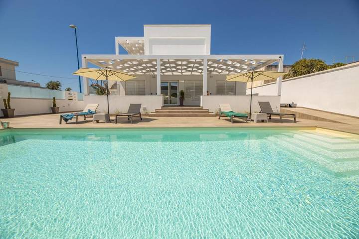 Ferienwohnung für 24 Personen, mit Pool und Garten - 1