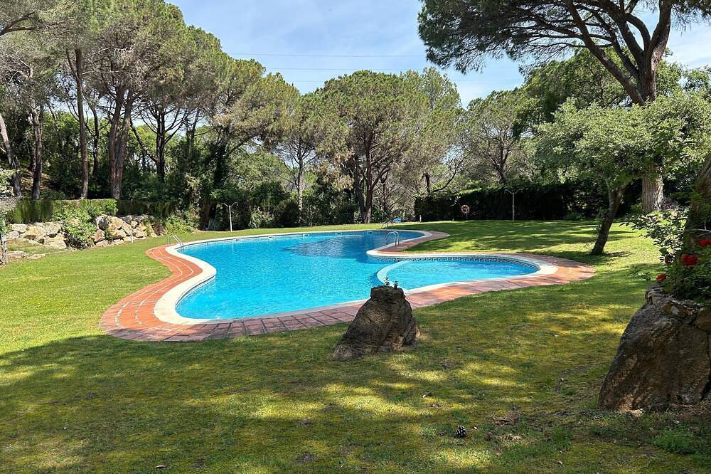 Preciosa casa, con enorme piscina en zona tranquila y familiar in Sant Feliu de Guíxols, Costa Brava