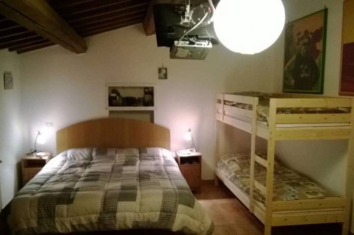 Appartamento accogliente per 8 ospiti piscina privata e jacuzzi panoramica. in Fossombrone, Valle del Metauro