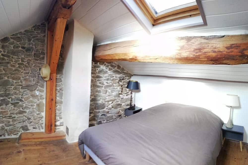 Mountain house 100 m², two bedrooms, with garden in Fontrabiouse, Parc naturel régional des Pyrénées catalanes