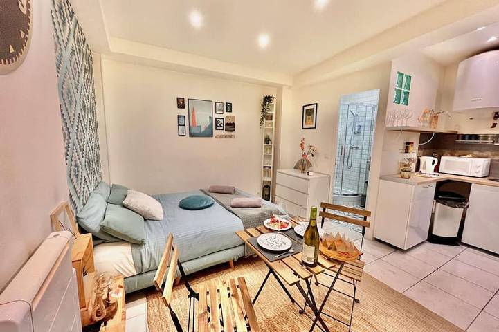 Entire apartment, Clichy: peaceful and courtyard cocooning studio in Clichy, Hauts-de-Seine