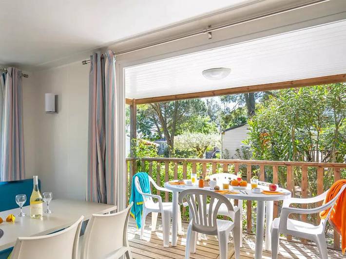 Flower Camping Le Mas de Mourgues - Mobilheim 4 personen - Mobilheim Pin Parasol Standard 30m² (2 Schlafzimmer) - überdachte Terrasse 8 m²- Tv-Nicht Klimaanlage 4 Pers. in Vauvert, Mittelmeerküste (Frankreich)