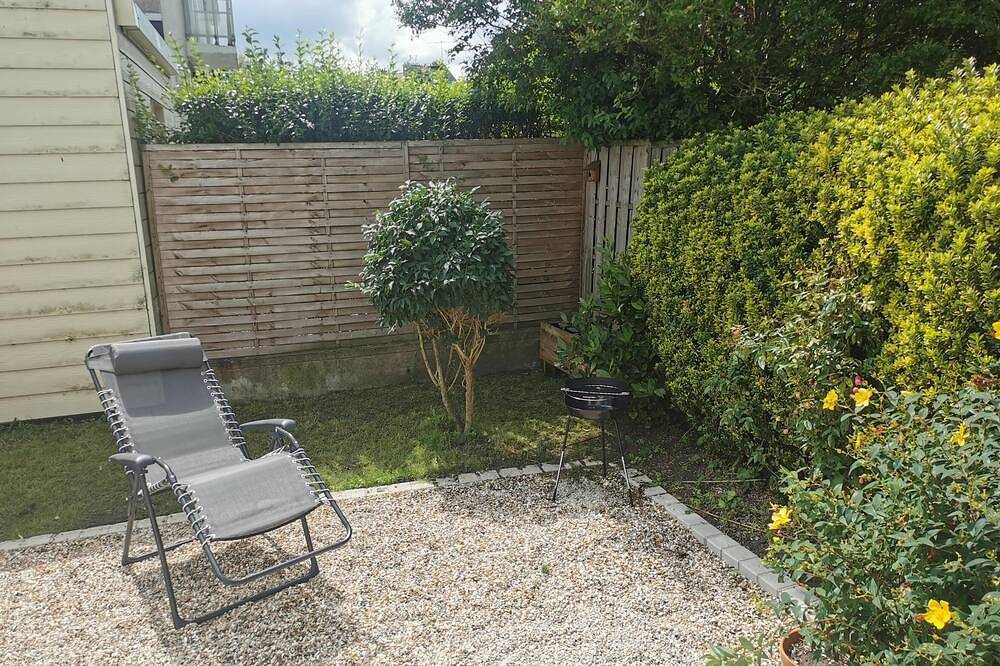 Entire apartment, Near the beach, 1-bedroom apartment with a small garden. Pets are welcome. in Calais, Calais region