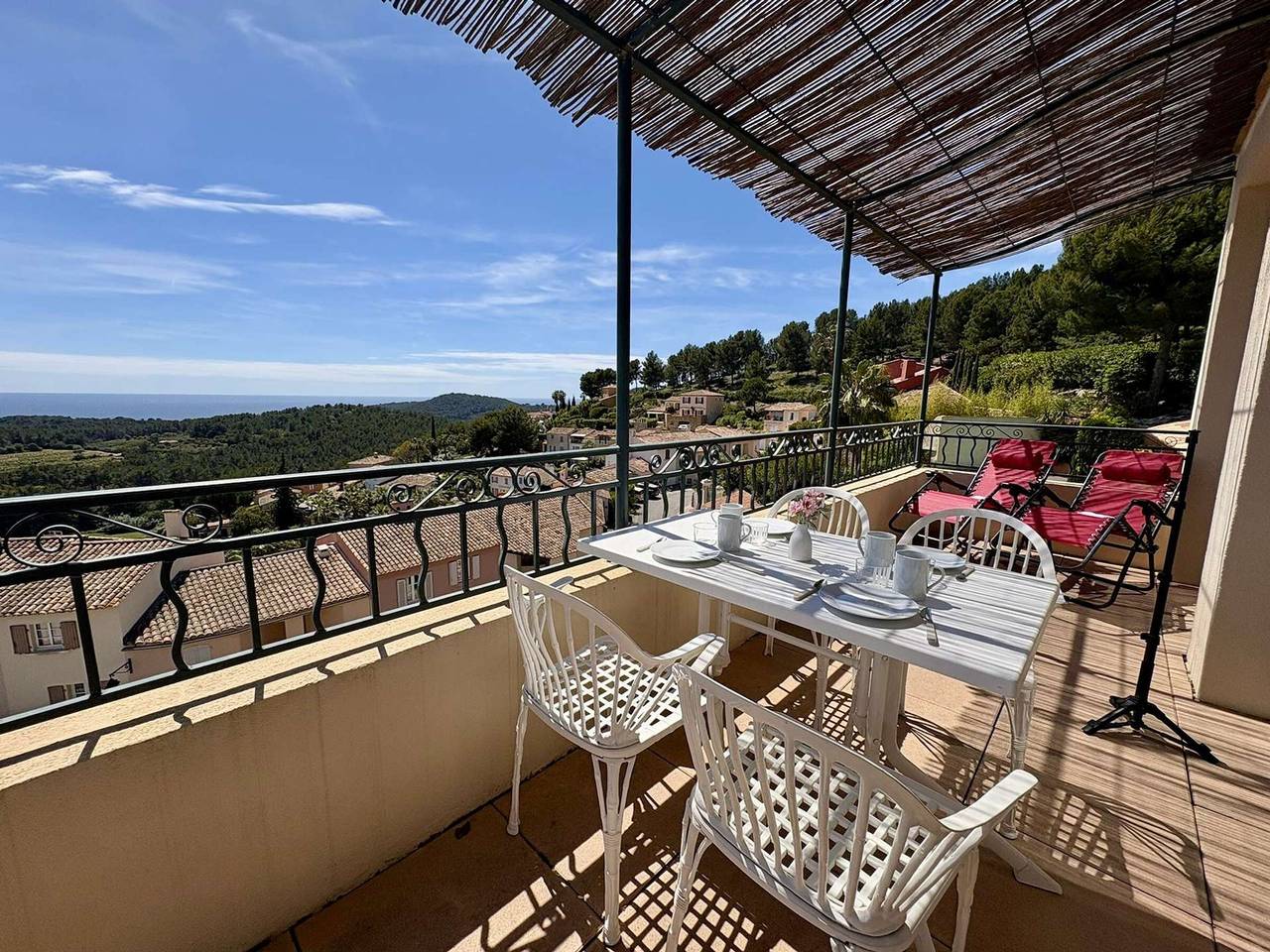 Appartement entier, Appartement avec vue mer et climatisation - 4 pers. in Saint-Cyr-sur-Mer, Côte méditerranéenne (France)