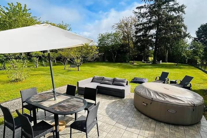 Location de vacances pour 7 personnes, avec Jacuzzi et Jardin à Droué
