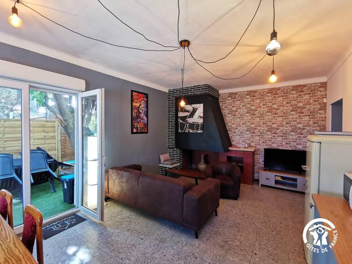 Gîte pour 4 personnes, avec Terrasse ainsi que Jardin et Piscine
