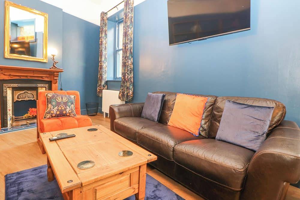 Blue Ron'S, pet friendly, with hot tub in New Mills in Derbyshire