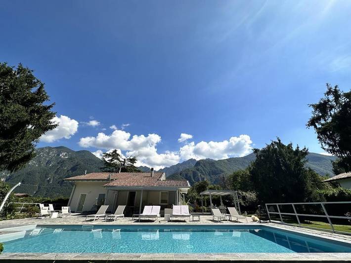 Villa per 12 persone, con Terrazza e Piscina nonché Panorama a Desenzano del Garda