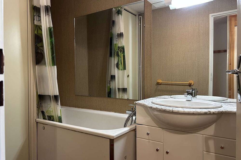 Geheel appartement, Montgenèvre: Cozy Apt. for 6, Balcony, Quiet Area, Near Chalmettes Lift in Montgenèvre, Briançon en omgeving